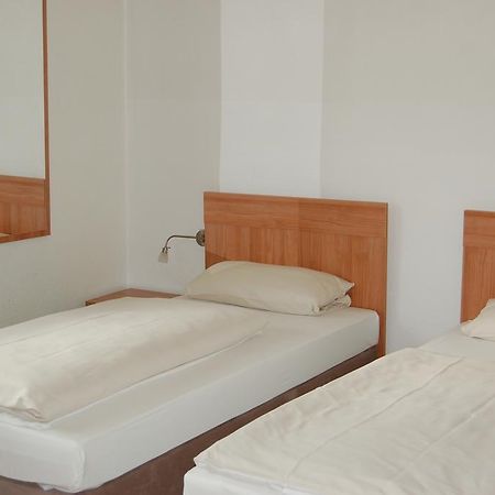 Hotel Adler Neulußheim Chambre photo