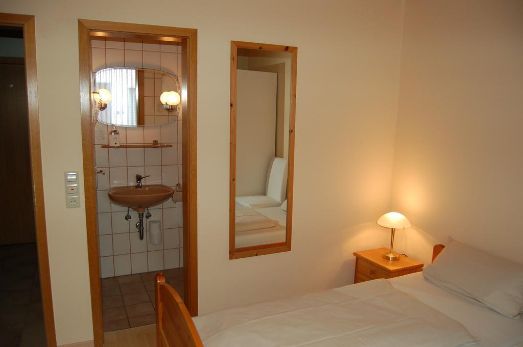 Hotel Adler Neulußheim Extérieur photo