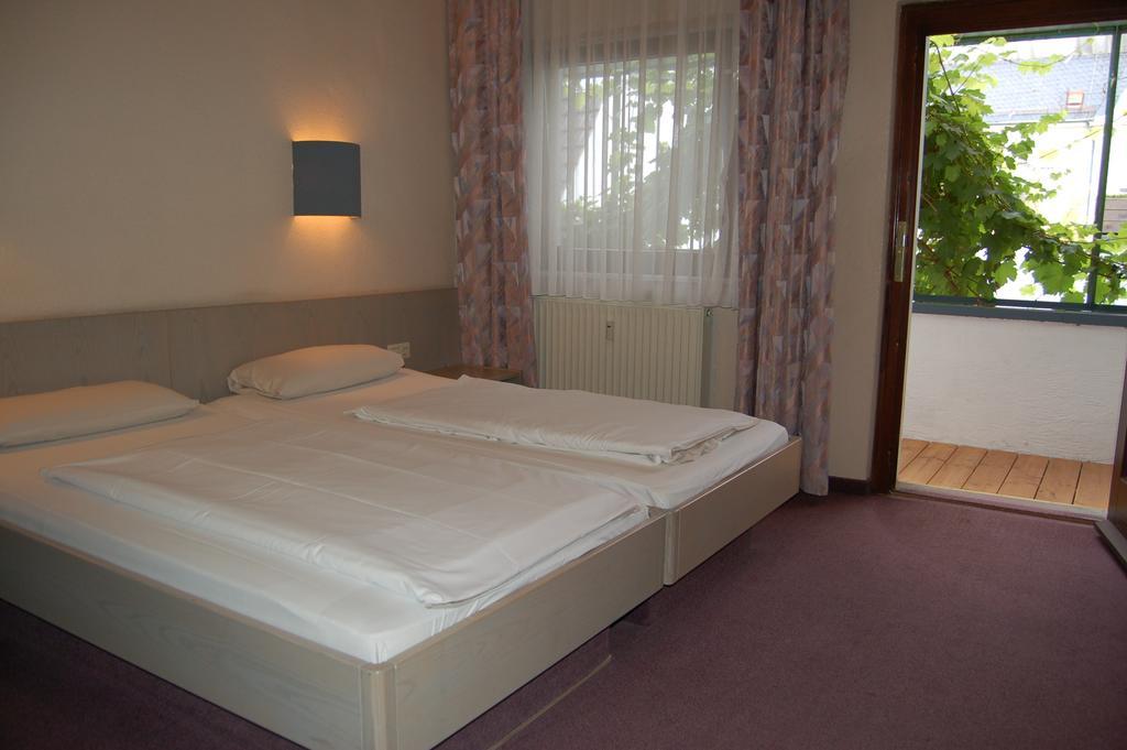 Hotel Adler Neulußheim Chambre photo